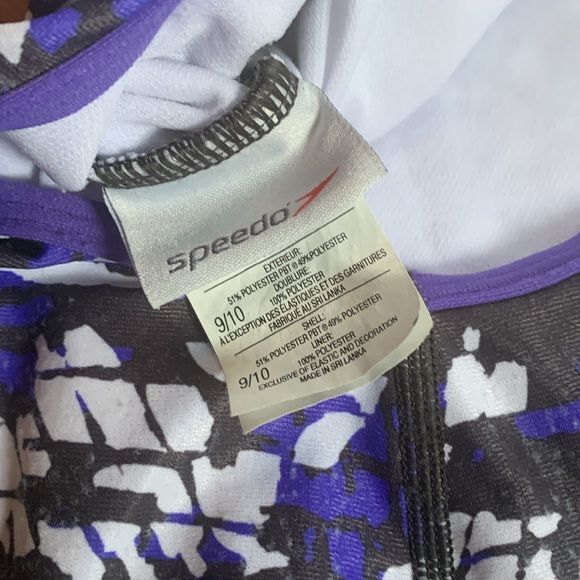 Speedo size 10 - Picture 5 of 6